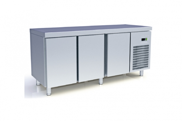 3 DOORS COOLING COUNTER WITH COMPRESSOR